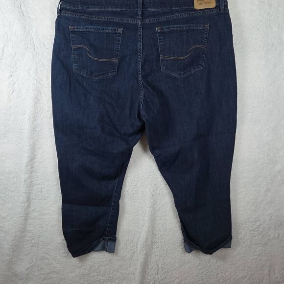 Signature By Levi Strauss Women's Mid-Rise Slim Fit Capri Jeans Blue Size 20 - Picture 5 of 7
